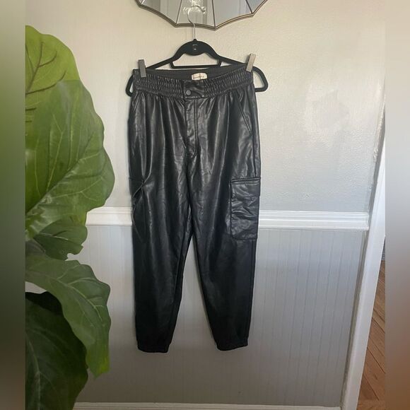 Abercrombie & Fitch Faux Leather Cargo Pants Black Women's Size Medium - Picture 2 of 12